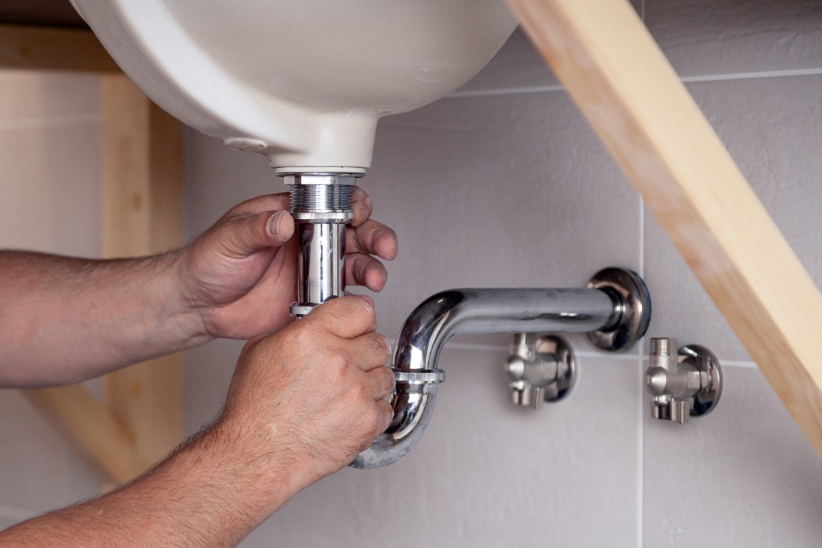 sanitair plaatsen en herstellen